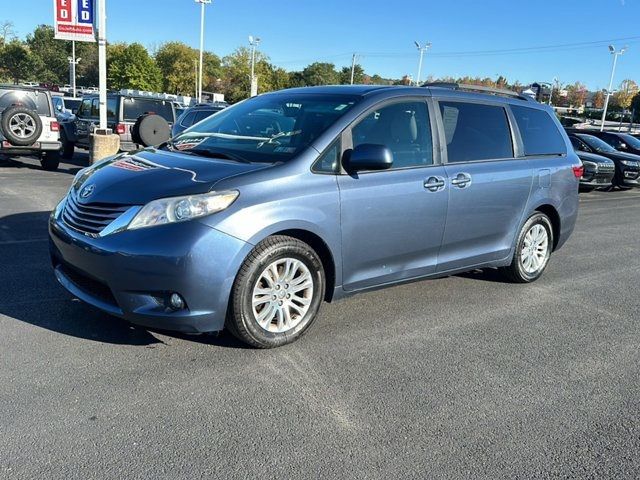 2017 Toyota Sienna XLE