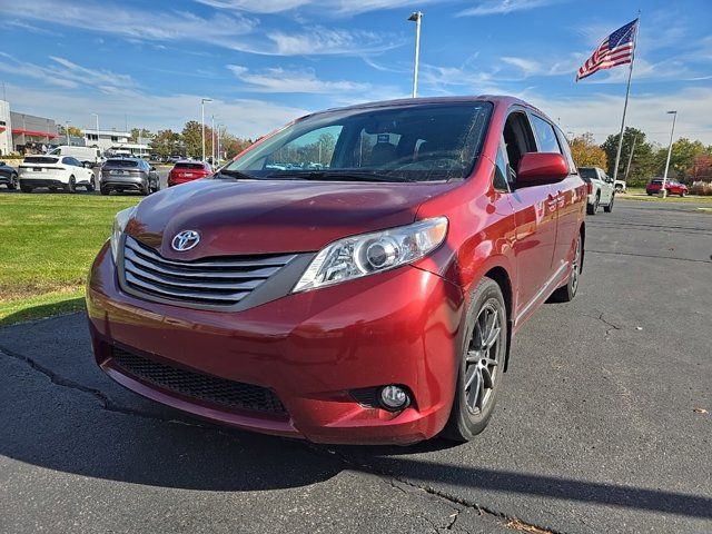 2017 Toyota Sienna XLE