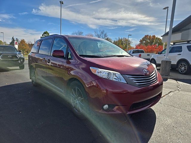 2017 Toyota Sienna XLE