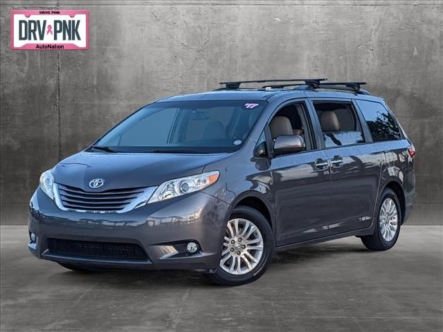 2017 Toyota Sienna XLE