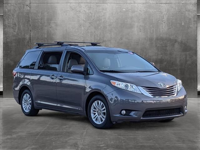 2017 Toyota Sienna XLE