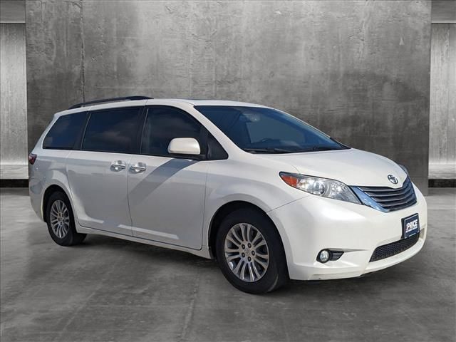 2017 Toyota Sienna XLE