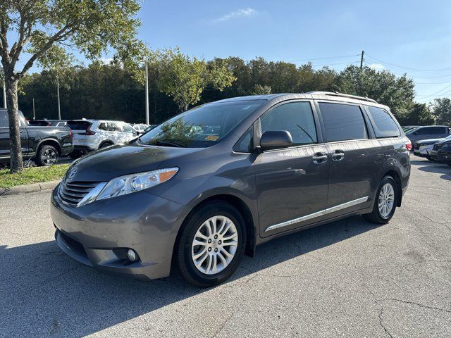 2017 Toyota Sienna XLE