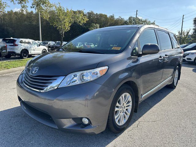 2017 Toyota Sienna XLE