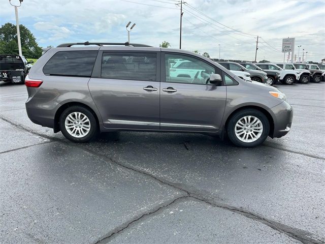 2017 Toyota Sienna XLE