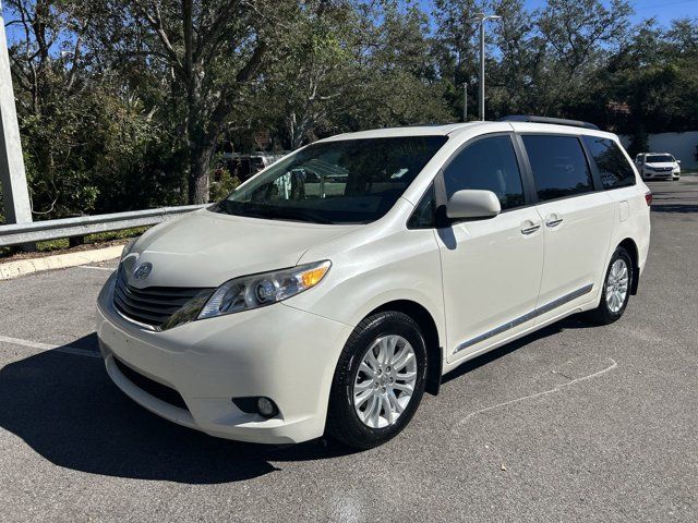 2017 Toyota Sienna XLE