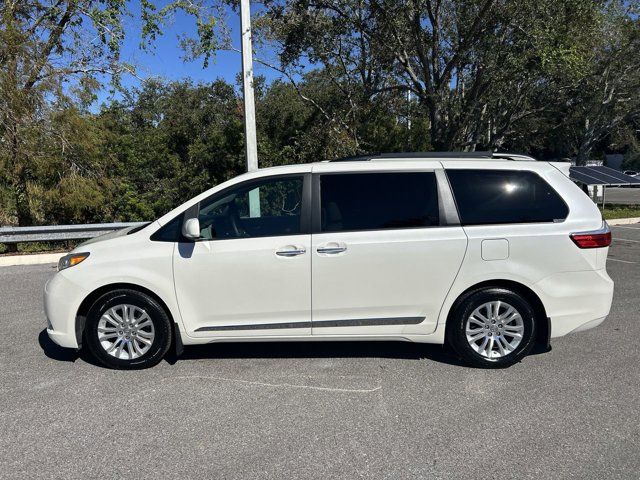 2017 Toyota Sienna XLE