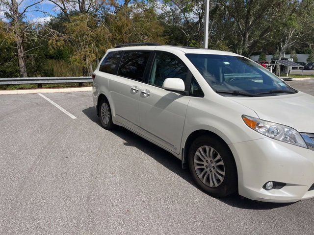 2017 Toyota Sienna XLE