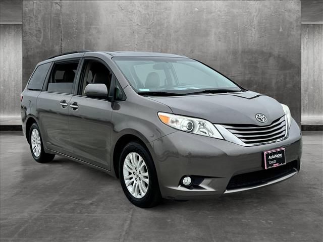 2017 Toyota Sienna XLE