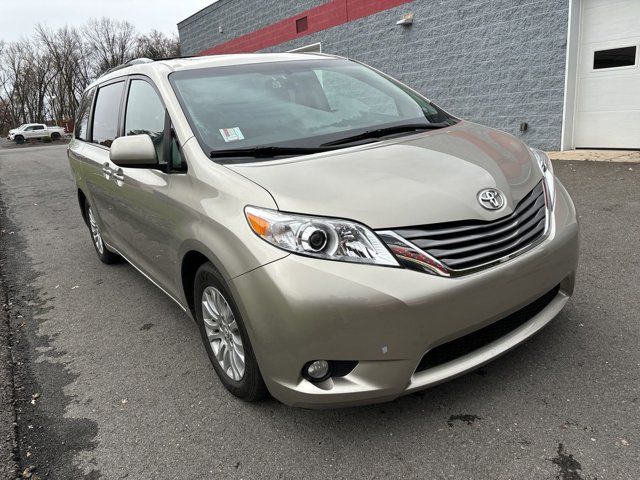 2017 Toyota Sienna XLE