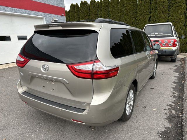 2017 Toyota Sienna XLE