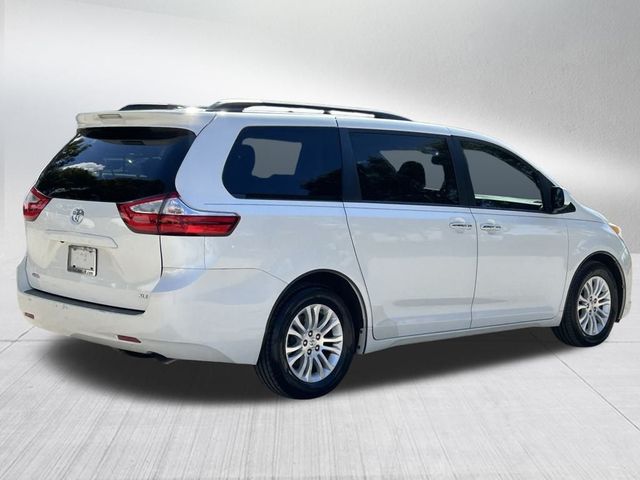 2017 Toyota Sienna 