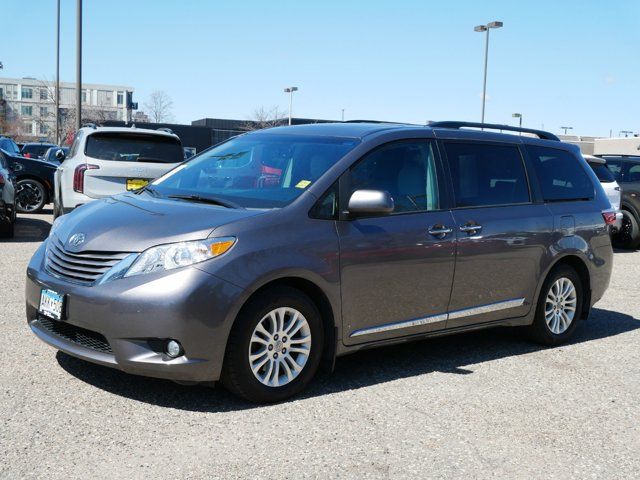 2017 Toyota Sienna XLE