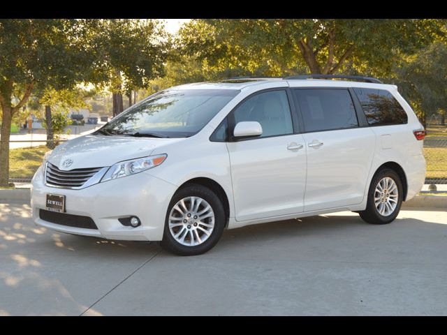 2017 Toyota Sienna XLE