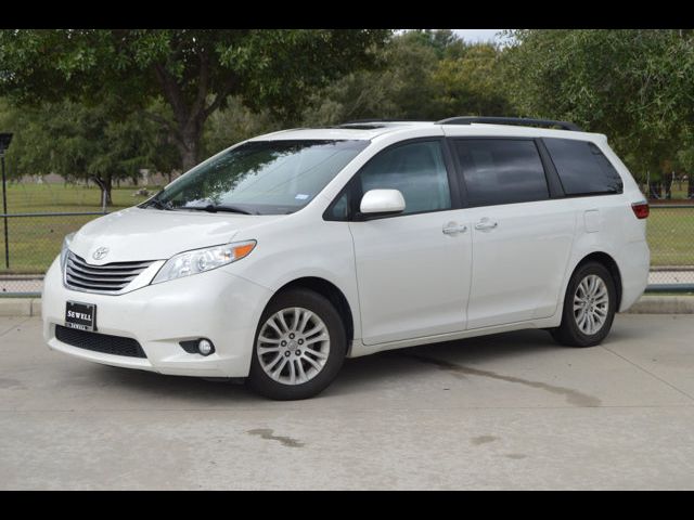 2017 Toyota Sienna XLE