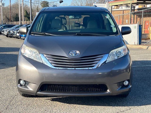 2017 Toyota Sienna XLE