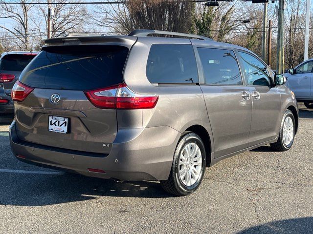 2017 Toyota Sienna XLE