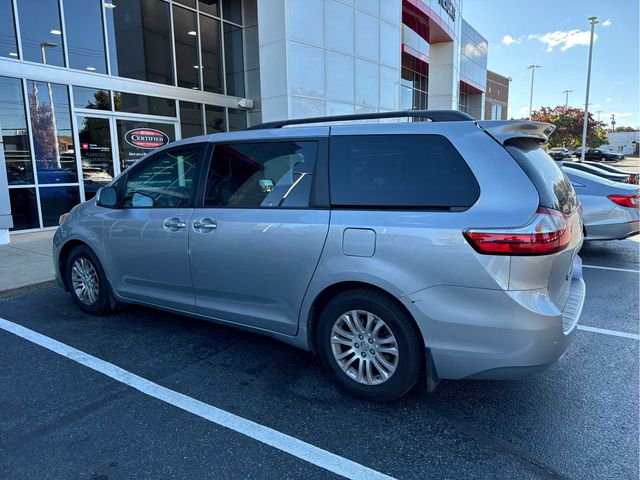 2017 Toyota Sienna XLE