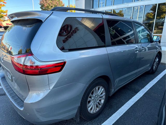 2017 Toyota Sienna XLE