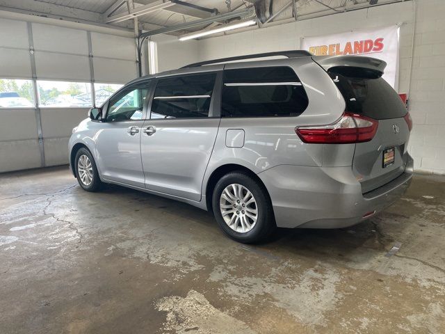 2017 Toyota Sienna 