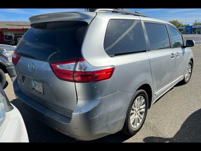 2017 Toyota Sienna XLE