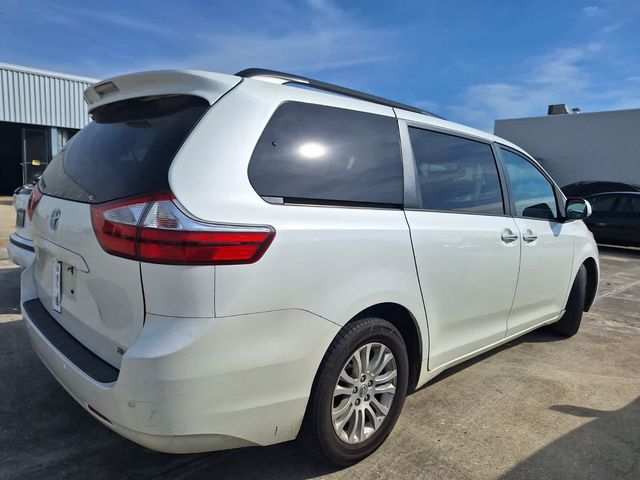 2017 Toyota Sienna XLE