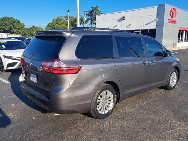 2017 Toyota Sienna XLE