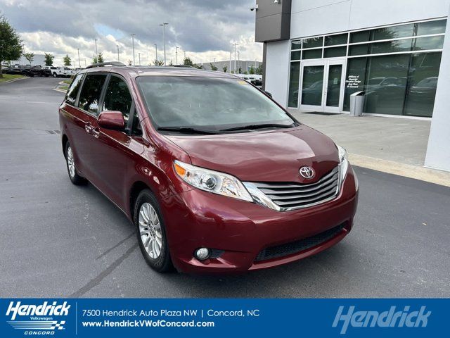 2017 Toyota Sienna XLE