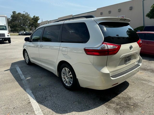 2017 Toyota Sienna XLE