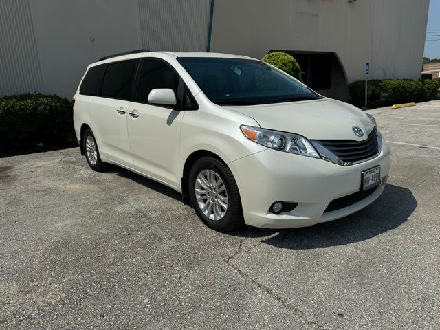 2017 Toyota Sienna XLE