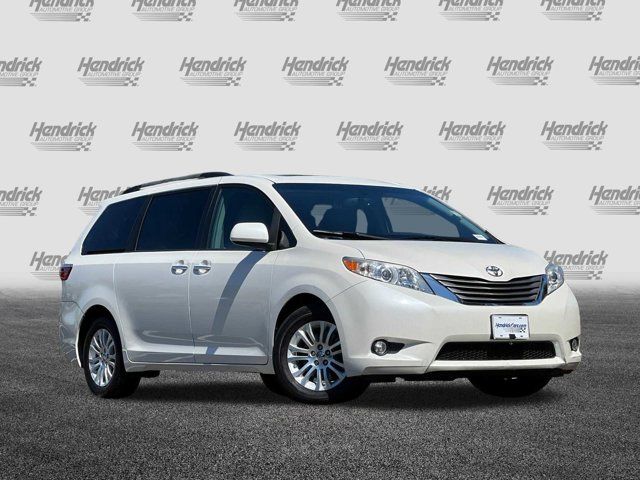 2017 Toyota Sienna XLE