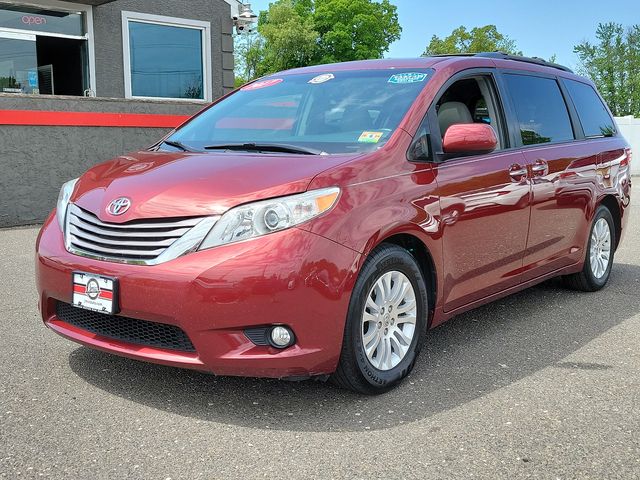 2017 Toyota Sienna XLE