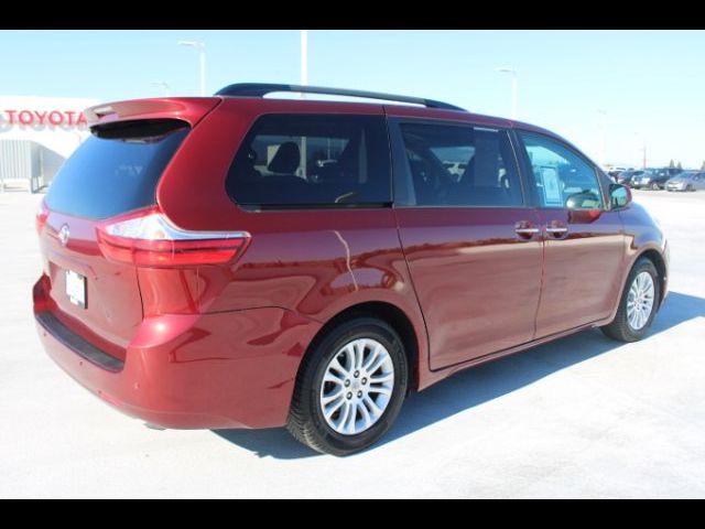 2017 Toyota Sienna XLE