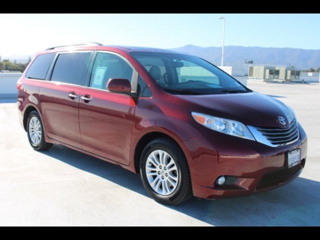 2017 Toyota Sienna XLE