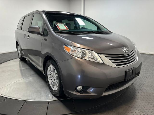 2017 Toyota Sienna XLE