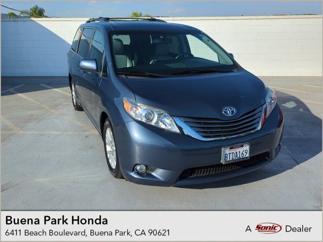 2017 Toyota Sienna XLE