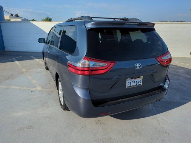 2017 Toyota Sienna XLE