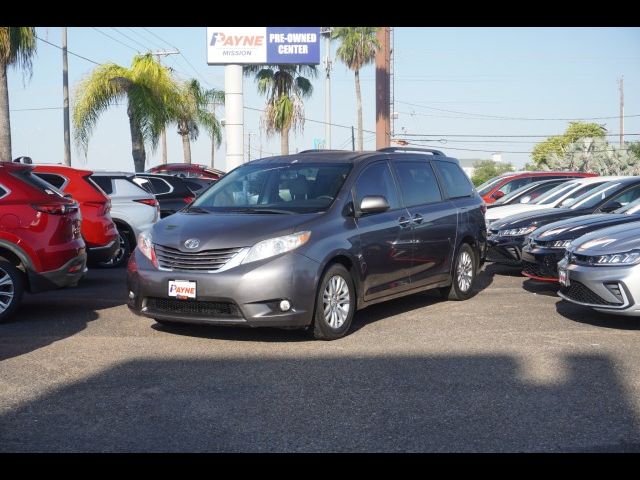 2017 Toyota Sienna XLE