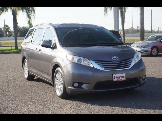 2017 Toyota Sienna XLE