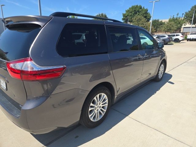 2017 Toyota Sienna XLE