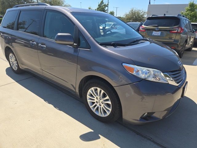 2017 Toyota Sienna XLE