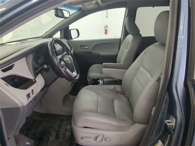 2017 Toyota Sienna XLE