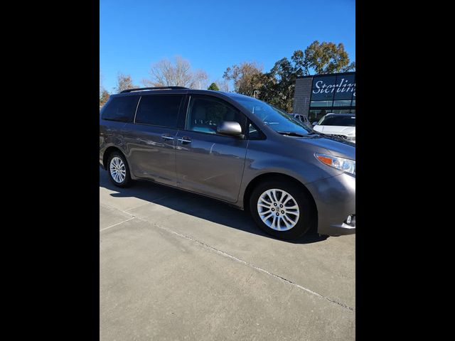 2017 Toyota Sienna XLE