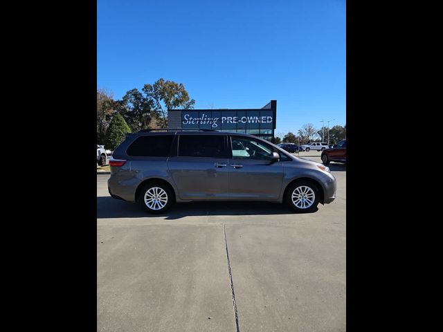 2017 Toyota Sienna XLE