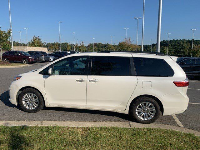 2017 Toyota Sienna XLE