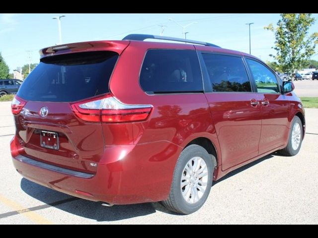 2017 Toyota Sienna XLE