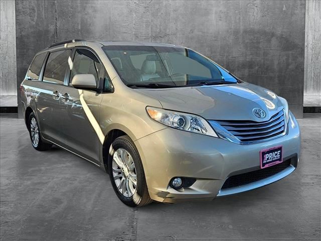 2017 Toyota Sienna XLE