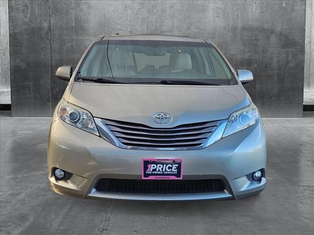 2017 Toyota Sienna XLE