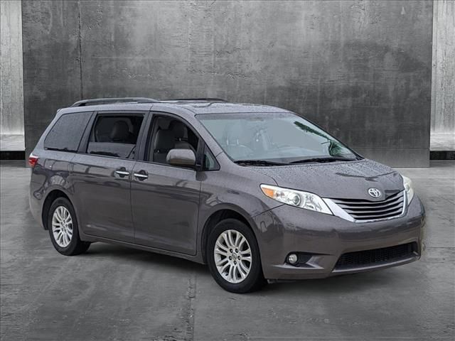 2017 Toyota Sienna XLE