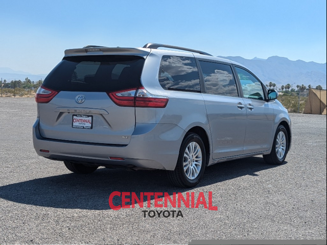 2017 Toyota Sienna 